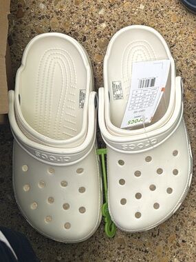 CROCS  Classic Clog in Off-White
